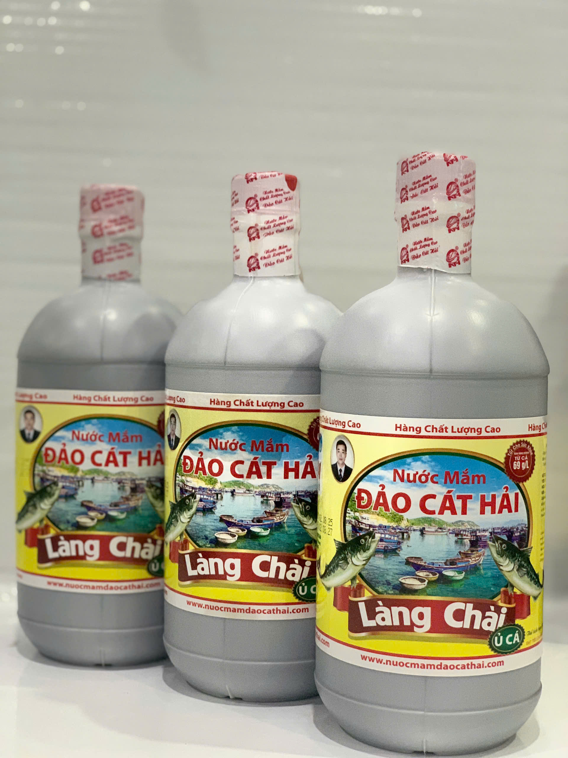 NƯỚC MẮM LÀNG CHÀI Ủ CÁ - DUNG TÍCH 1L ( CAN)